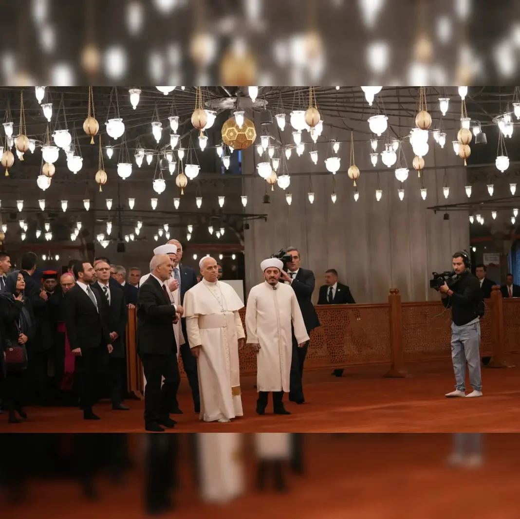 Pope visits Istanbul’s Blue Mosque, but does not pray, as he focuses on unifying Christians -live video